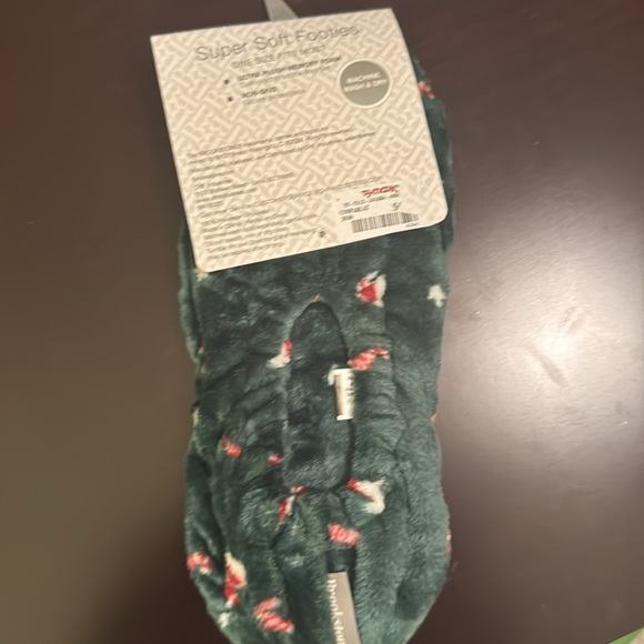 Brookstone nap super soft footies with memory foam- Christmas theme NWT - Picture 2 of 2